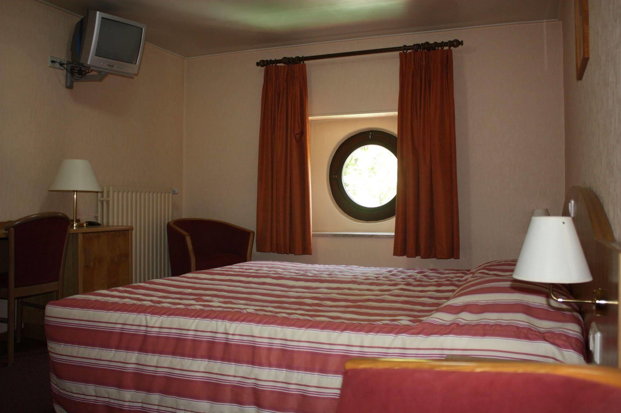 Hotel Op Der Bleech Ларошетт Экстерьер фото